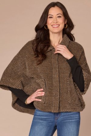 Wide Collar Snap Front Patch Pocket Woven Capelet